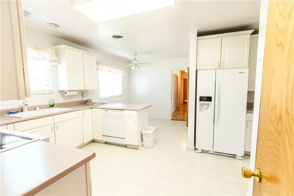 3915 Dwight Way, San Bernardino, California 92404 home-pic-13