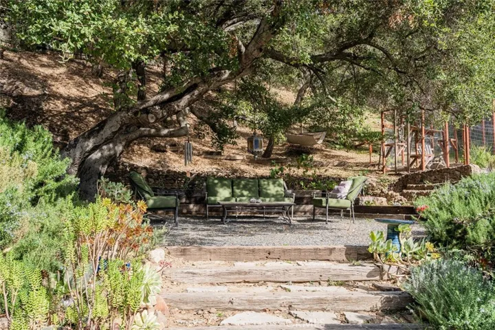 21330 Encina Road, Topanga, California 90290