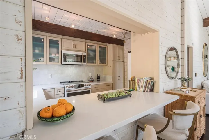 21330 Encina Road, Topanga, California 90290