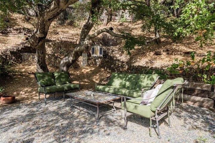 21330 Encina Road, Topanga, California 90290