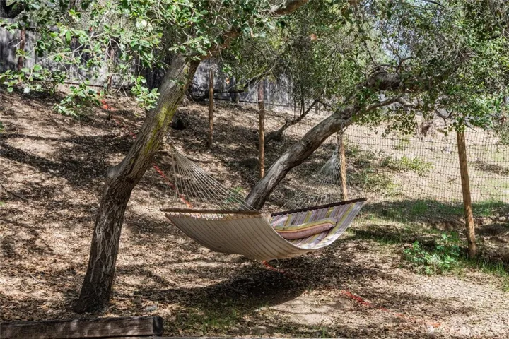 21330 Encina Road, Topanga, California 90290