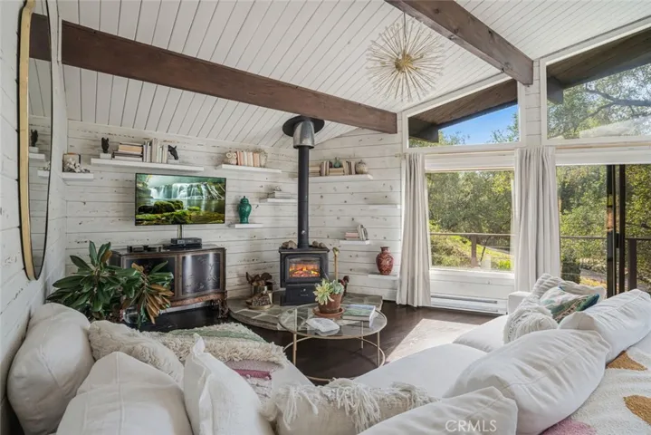 21330 Encina Road, Topanga, California 90290