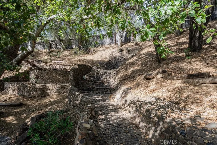 21330 Encina Road, Topanga, California 90290