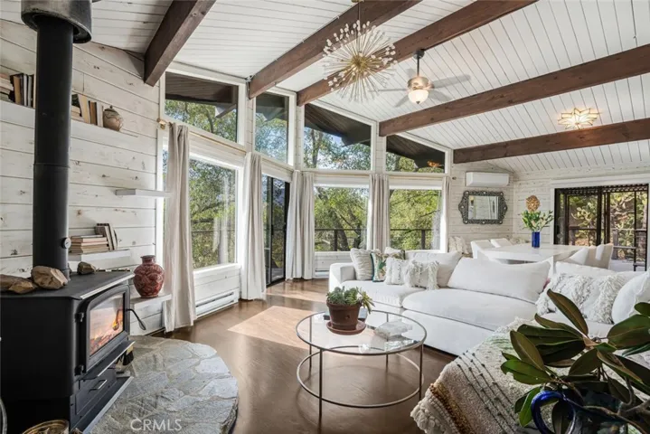 21330 Encina Road, Topanga, California 90290