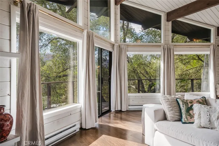 21330 Encina Road, Topanga, California 90290