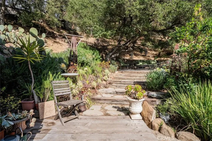 21330 Encina Road, Topanga, California 90290