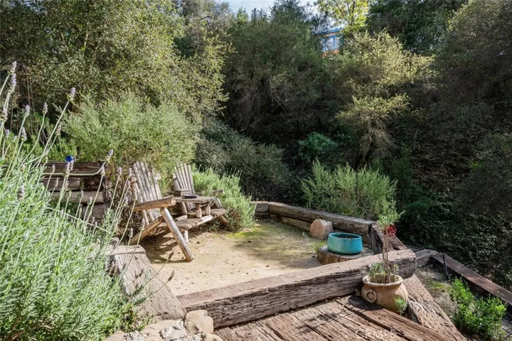 21330 Encina Road, Topanga, California 90290