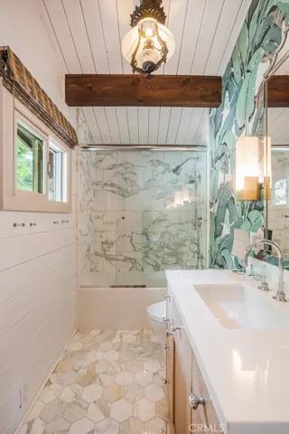 21330 Encina Road, Topanga, California 90290