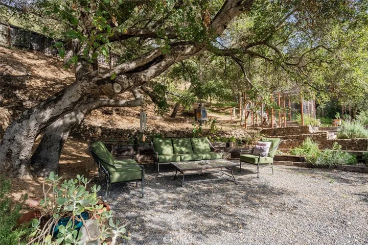 21330 Encina Road, Topanga, California 90290