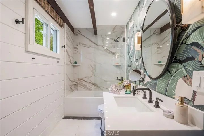 21330 Encina Road, Topanga, California 90290