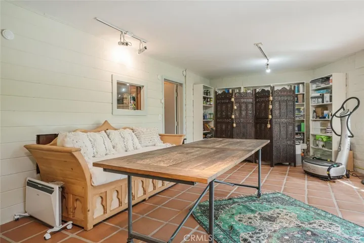 21330 Encina Road, Topanga, California 90290