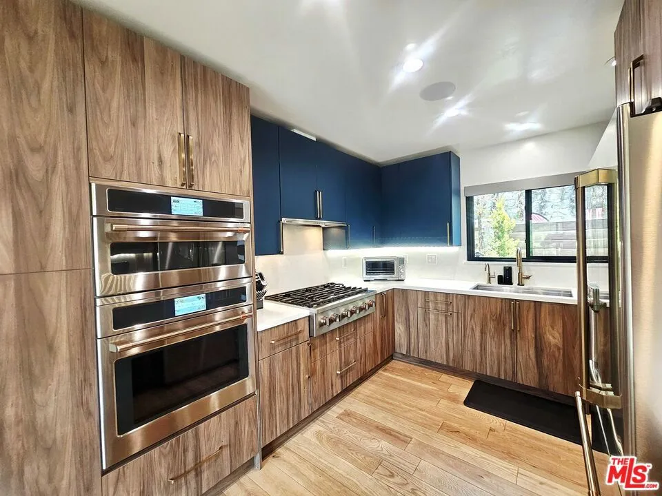 6194 Rodgerton Drive, Los Angeles, California 90068 home-pic-10