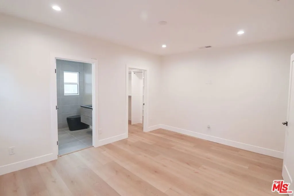 5005 Catalon Avenue, Woodland Hills, California 91364 home-pic-46