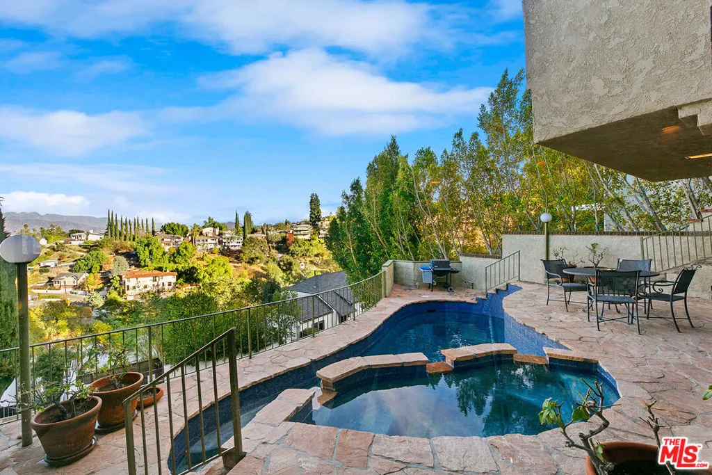 3917 Murietta Avenue, Sherman Oaks, California 91423 home-pic-4