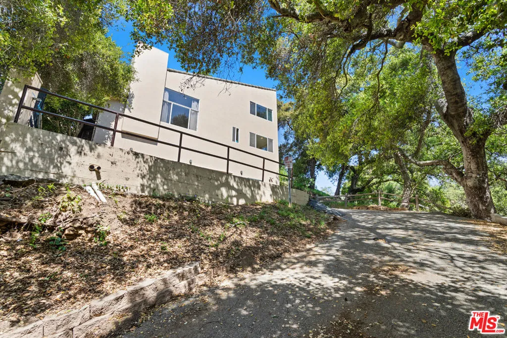 4077 Escondido Drive, Malibu, California 90265 home-pic-0