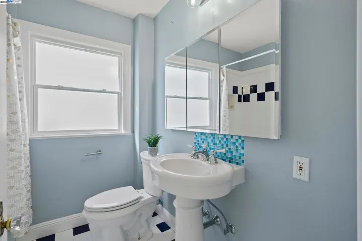 3751 Victor Ave, Oakland, California 94619