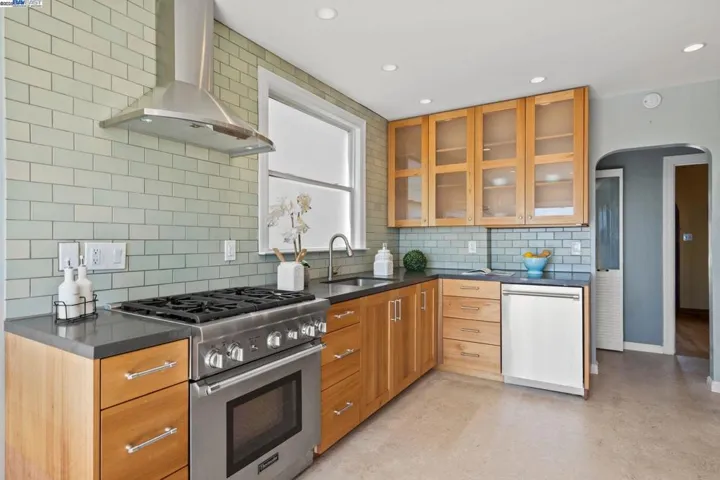 3751 Victor Ave, Oakland, California 94619
