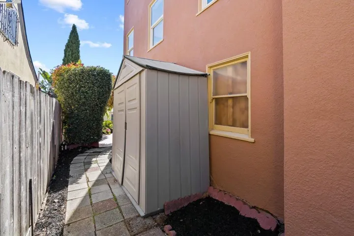 3751 Victor Ave, Oakland, California 94619
