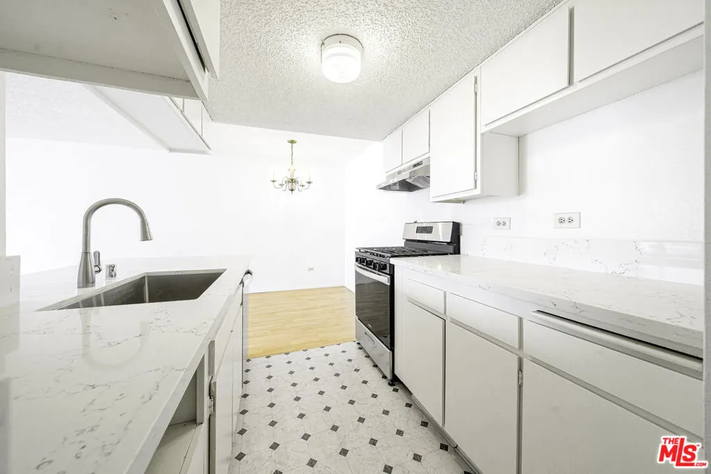 421 S La Fayette Park Place 711, Los Angeles, California 90057 home-pic-1