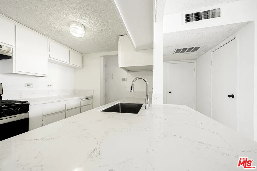421 S La Fayette Park Place 711, Los Angeles, California 90057 home-pic-0