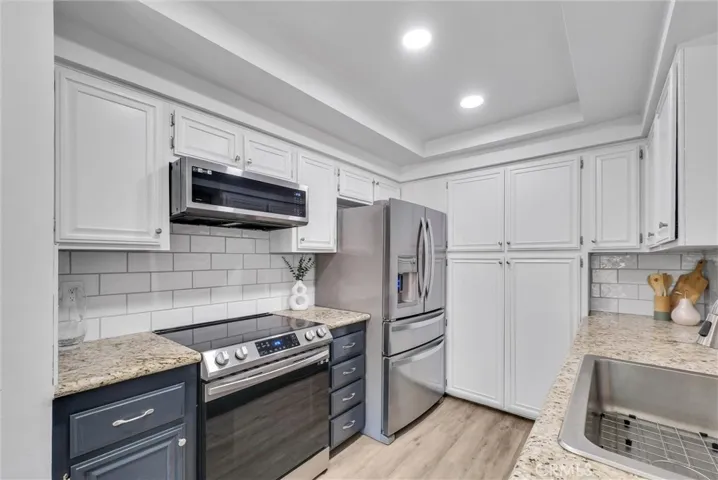 Kitchen 1033 W Lamark Lane, Anaheim, CA 92802