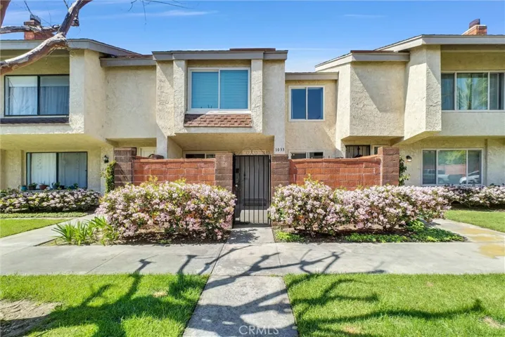 Front 1033 W Lamark Lane, Anaheim, CA 92802