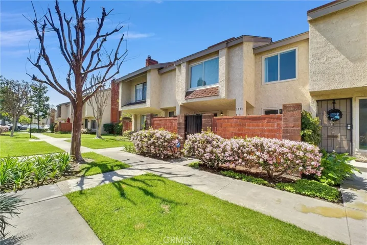Front Of 1033 W Lamark Lane, Anaheim, CA 92802
