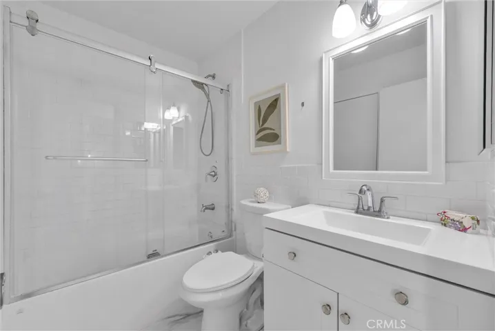 Upstairs Bathroom 1033 W Lamark Lane, Anaheim, CA 92802