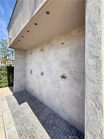 HOA Outdoor Showers 1033 W Lamark Lane, Anaheim, CA 92802