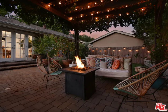 22236 Archwood Street, Woodland Hills, California 91303