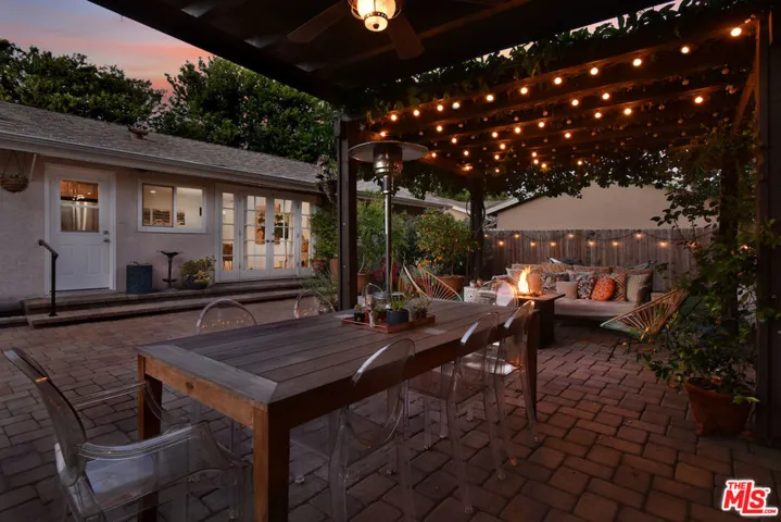 22236 Archwood Street, Woodland Hills, California 91303