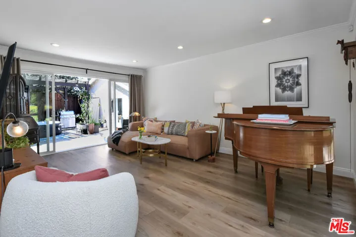 22236 Archwood Street, Woodland Hills, California 91303