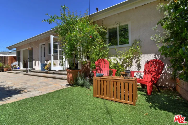 22236 Archwood Street, Woodland Hills, California 91303