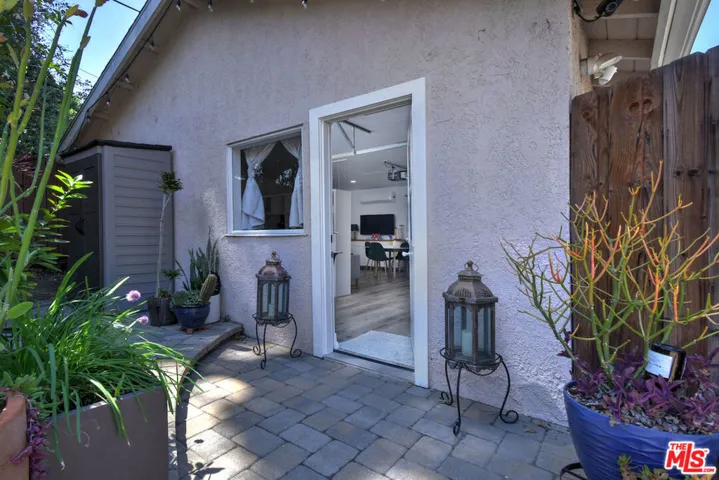 22236 Archwood Street, Woodland Hills, California 91303