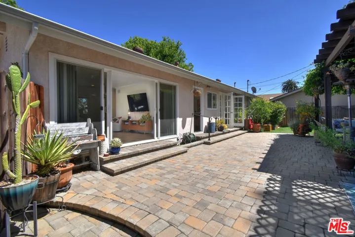 22236 Archwood Street, Woodland Hills, California 91303