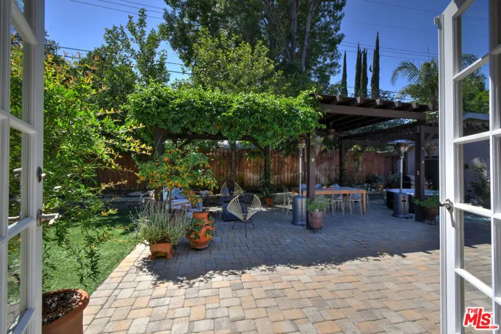 22236 Archwood Street, Woodland Hills, California 91303