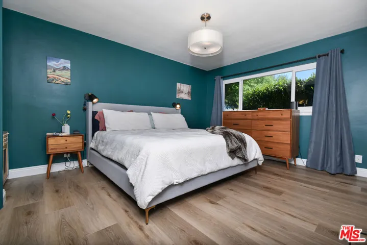 22236 Archwood Street, Woodland Hills, California 91303