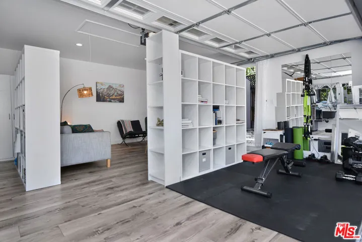 22236 Archwood Street, Woodland Hills, California 91303