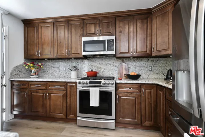 22236 Archwood Street, Woodland Hills, California 91303