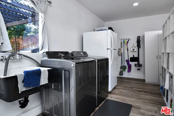 22236 Archwood Street, Woodland Hills, California 91303