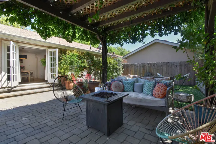 22236 Archwood Street, Woodland Hills, California 91303