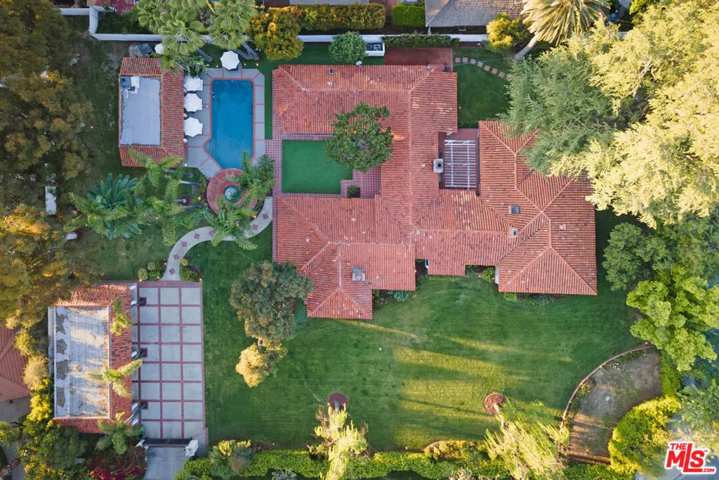18625 Wells Drive, Tarzana, California 91356, 7 Bedrooms Bedrooms, ,9 BathroomsBathrooms,Residential,For Sale,Wells,25528977