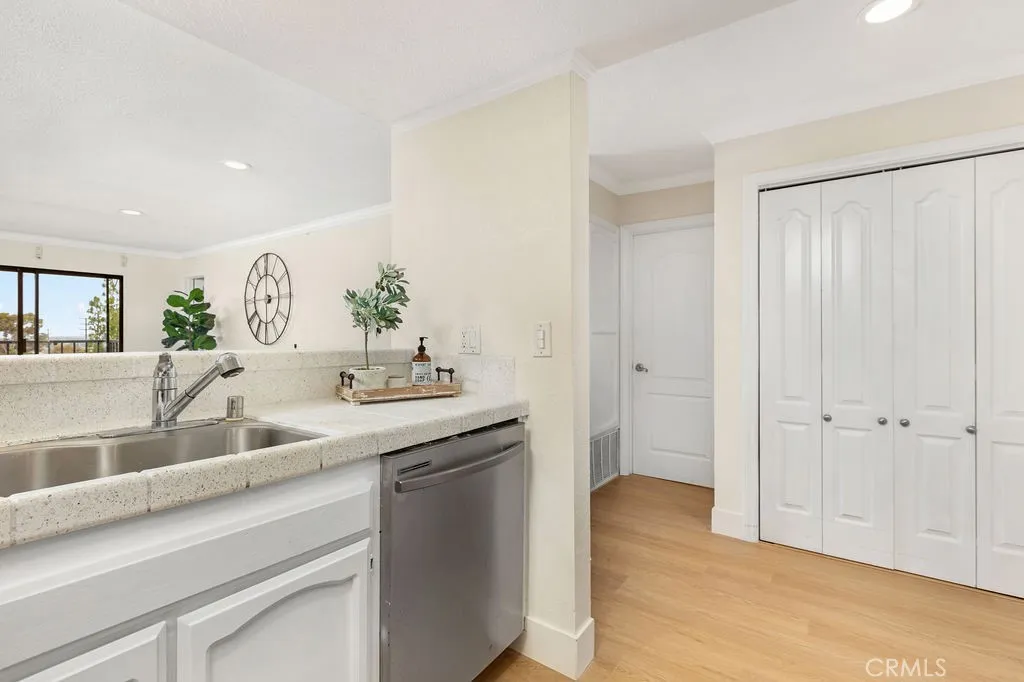 2599 Walnut Ave Unit home-pic-9