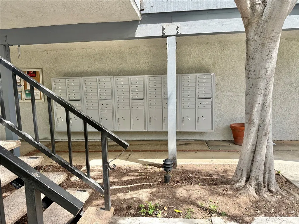 2599 Walnut Ave Unit home-pic-25