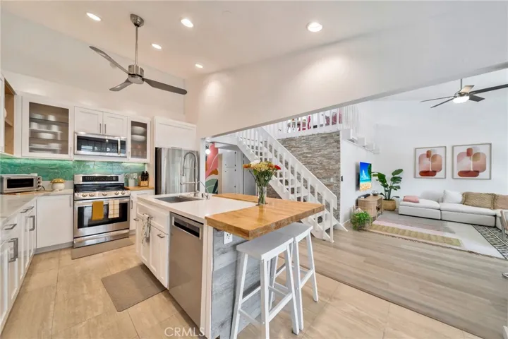 631 S Prospect Ave 204, Redondo Beach, California 90277