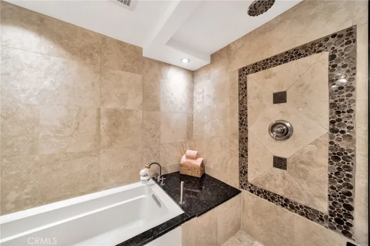 631 S Prospect Ave 204, Redondo Beach, California 90277
