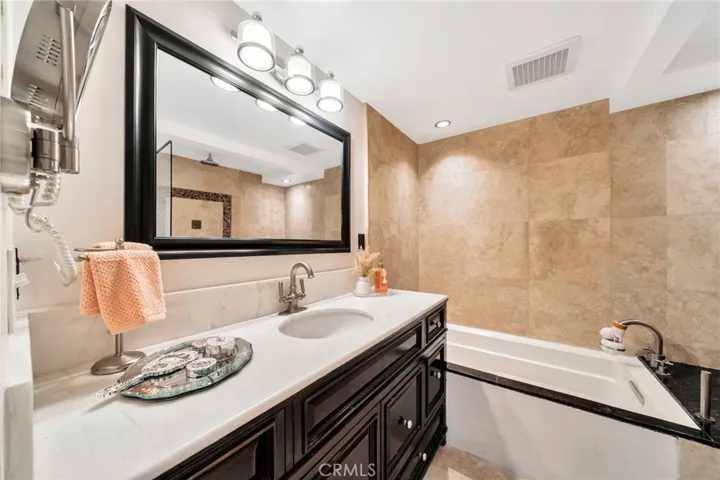 631 S Prospect Ave 204, Redondo Beach, California 90277