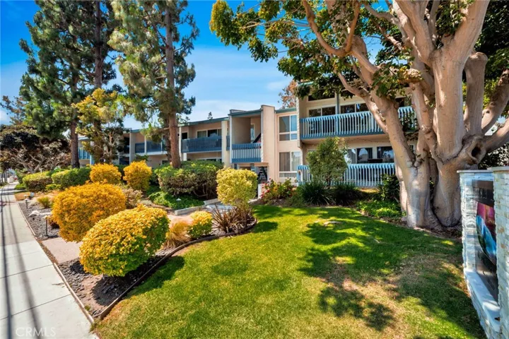 631 S Prospect Ave 204, Redondo Beach, California 90277