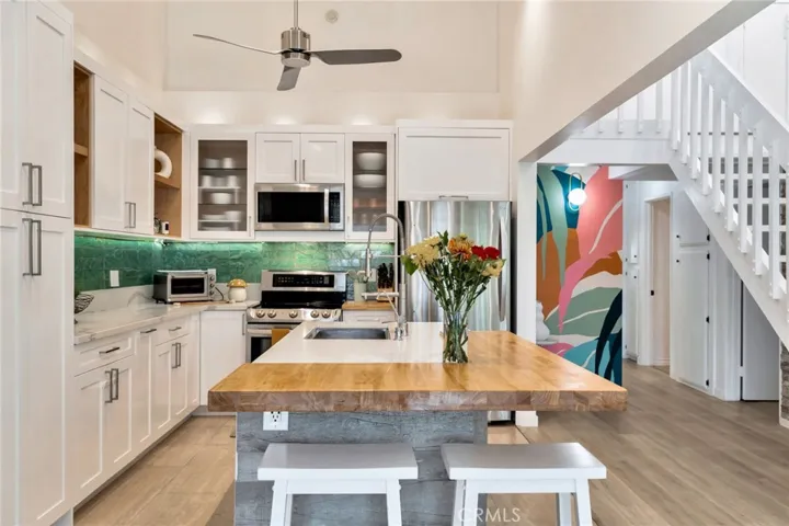 631 S Prospect Ave 204, Redondo Beach, California 90277