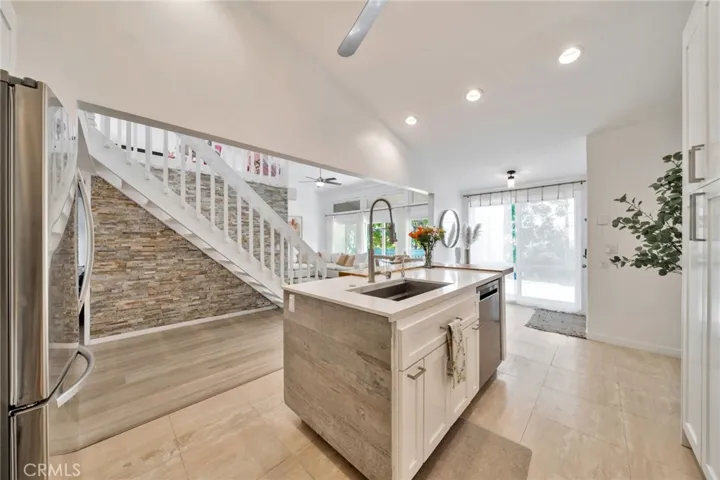 631 S Prospect Ave 204, Redondo Beach, California 90277